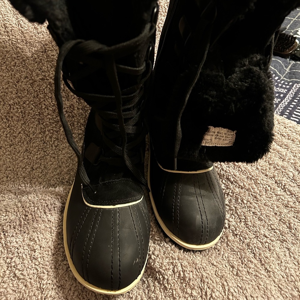 Like New Black Insulated Winter Boots
